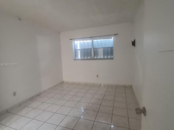 3640 NW 9th st 105, Miami FL 33125