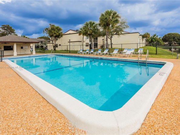 11312 Taft St 11312, Pembroke Pines FL 33026