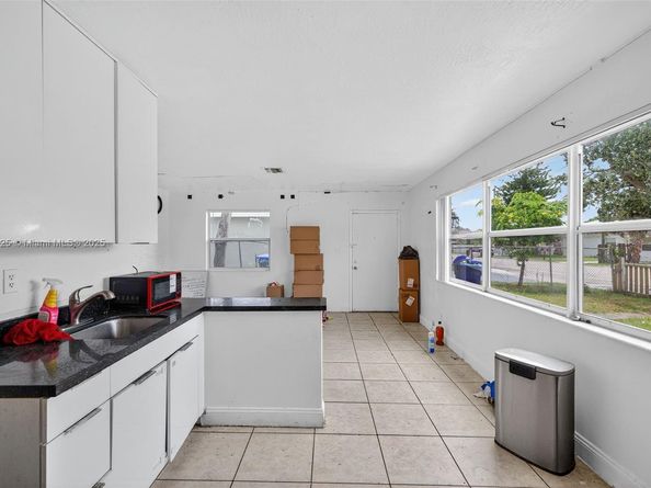 2779 NW 9th Pl, Fort Lauderdale FL 33311