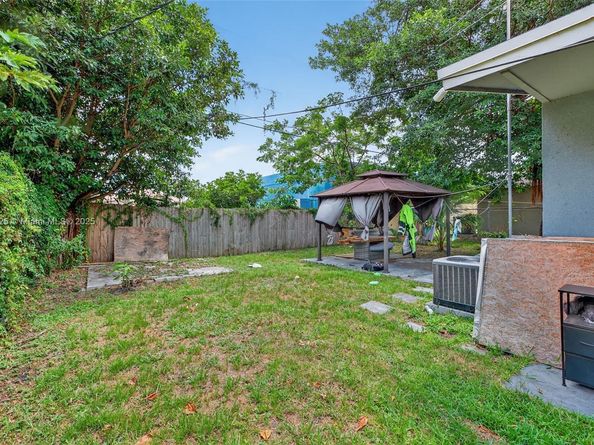 2779 NW 9th Pl, Fort Lauderdale FL 33311
