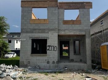 2770 NW 44 St