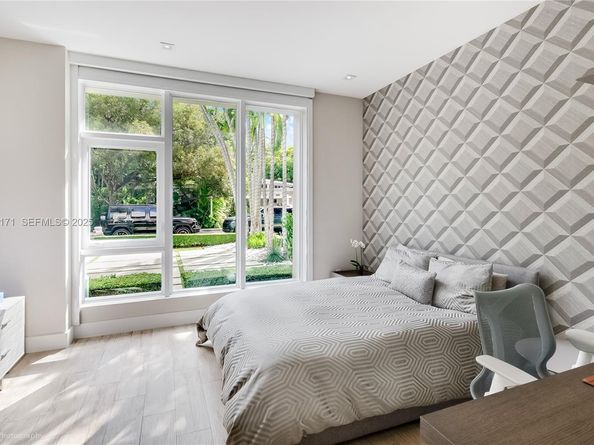 137 W Shore Dr W, Miami FL 33133