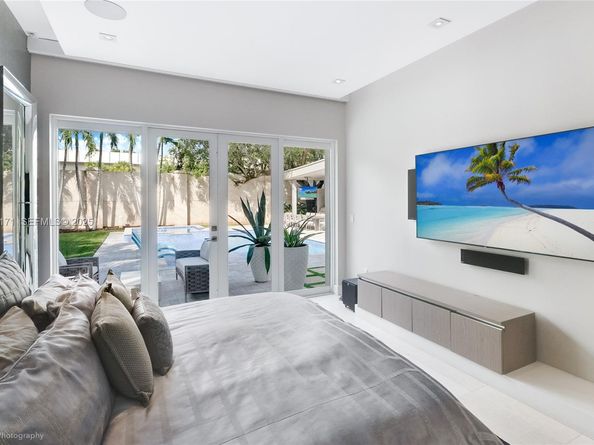 137 W Shore Dr W, Miami FL 33133