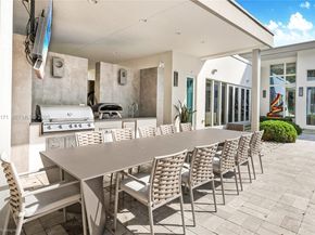 137 W Shore Dr W, Miami FL 33133