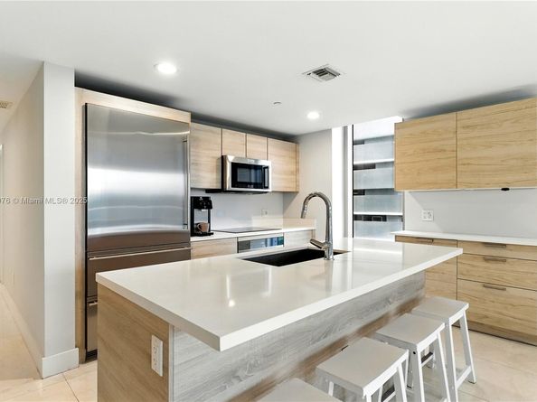 16385 Biscayne Blvd 301, North Miami Beach FL 33160