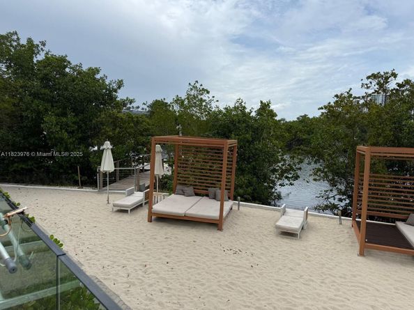 16385 Biscayne Blvd 301, North Miami Beach FL 33160