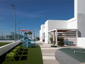 16385 Biscayne Blvd 301, North Miami Beach FL 33160