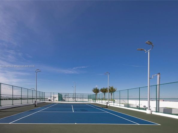 16385 Biscayne Blvd 301, North Miami Beach FL 33160
