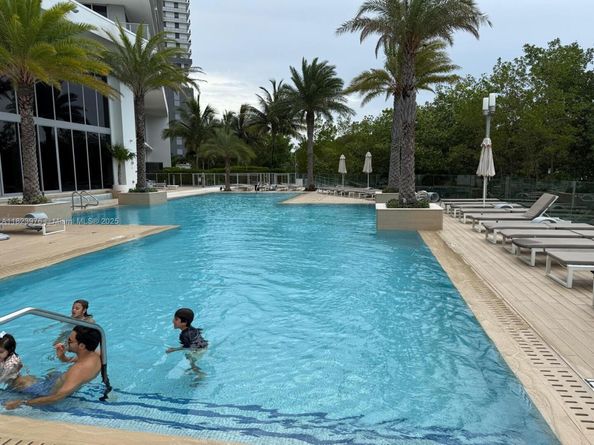 16385 Biscayne Blvd 301, North Miami Beach FL 33160