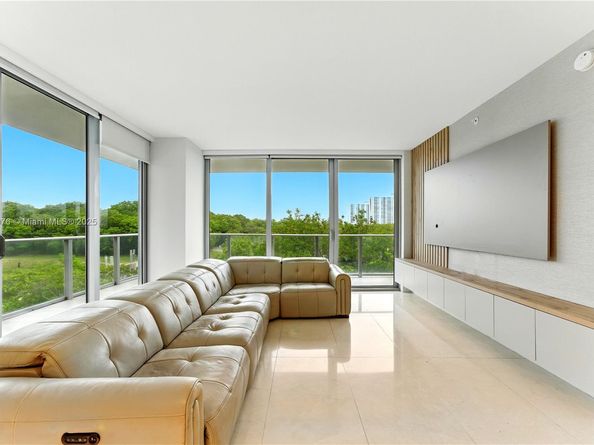16385 Biscayne Blvd 301, North Miami Beach FL 33160