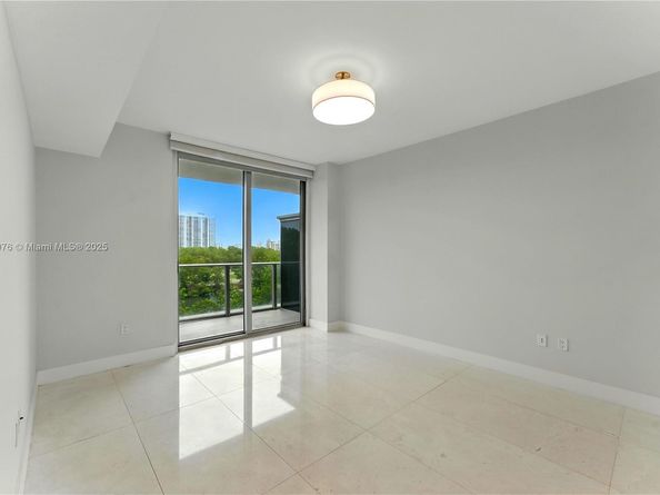 16385 Biscayne Blvd 301, North Miami Beach FL 33160