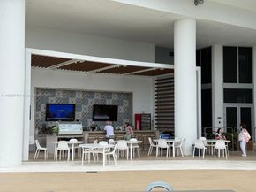 16385 Biscayne Blvd 301, North Miami Beach FL 33160