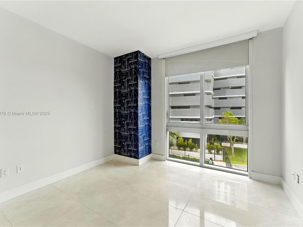 16385 Biscayne Blvd 301, North Miami Beach FL 33160