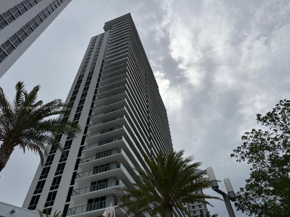 16385 Biscayne Blvd 301, North Miami Beach FL 33160