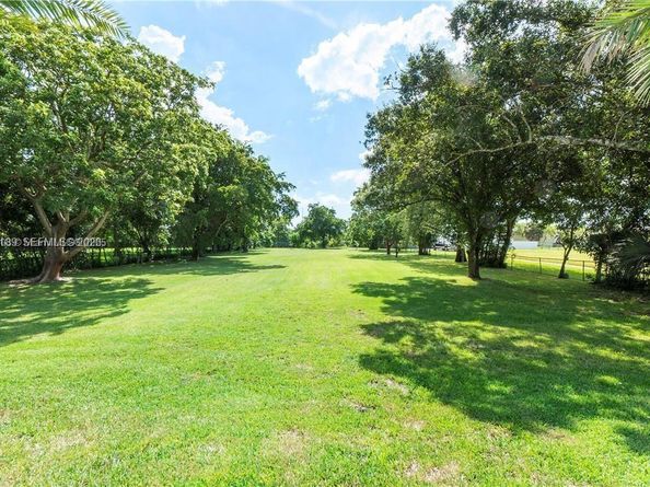 224 E Acre Dr, Plantation FL 33317