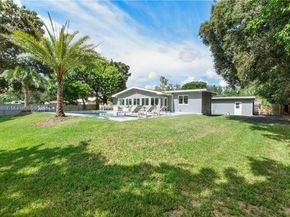 224 E Acre Dr, Plantation FL 33317