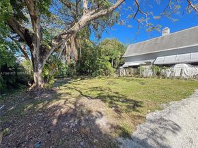 953 NE 37th St, Oakland Park FL 33334