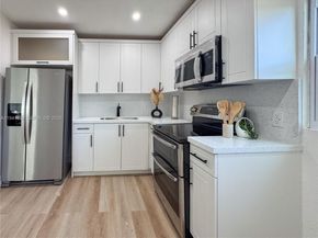 953 NE 37th St, Oakland Park FL 33334