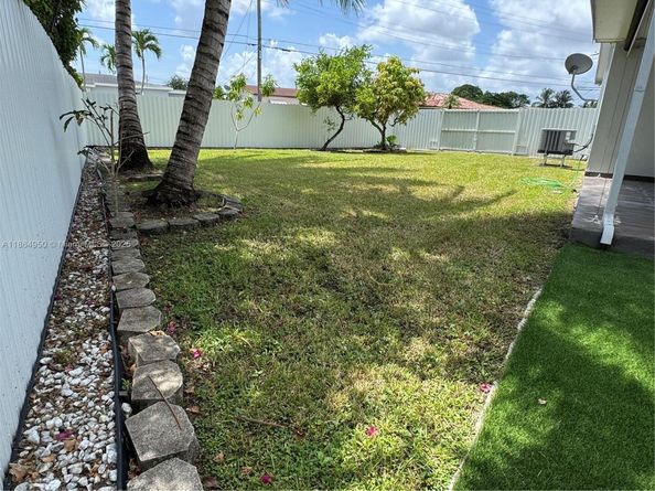 1433 SW 92nd Pl, Miami FL 33174