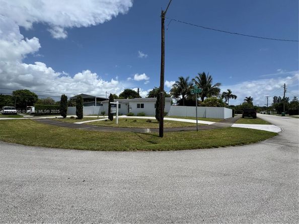 1433 SW 92nd Pl, Miami FL 33174