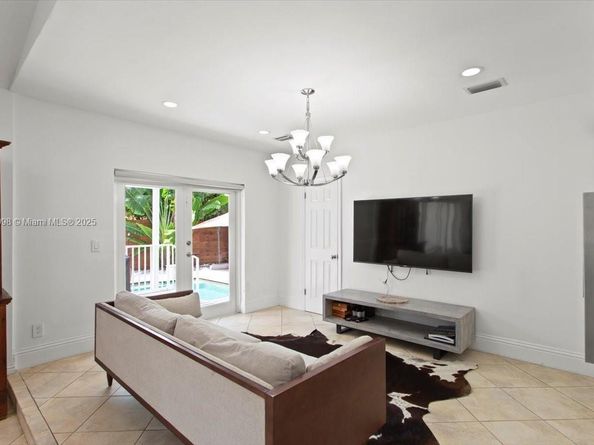 4190 Pamona Ave, Miami FL 33133