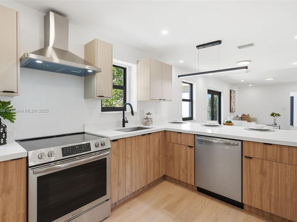 2544 SW 19th St, Miami FL 33145