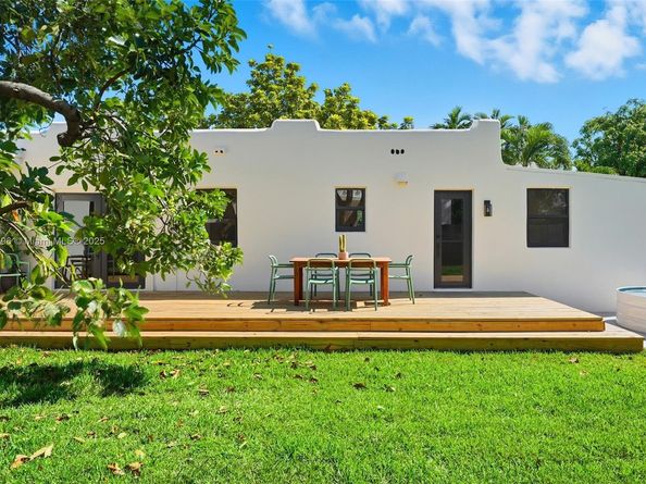 2544 SW 19th St, Miami FL 33145