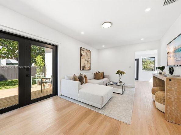 2544 SW 19th St, Miami FL 33145