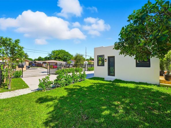 2544 SW 19th St, Miami FL 33145