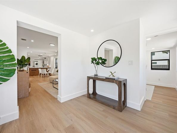 2544 SW 19th St, Miami FL 33145