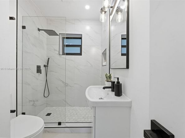 2544 SW 19th St, Miami FL 33145