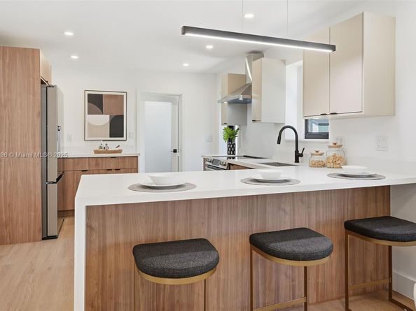 2544 SW 19th St, Miami FL 33145