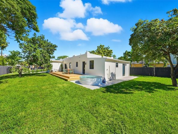 2544 SW 19th St, Miami FL 33145