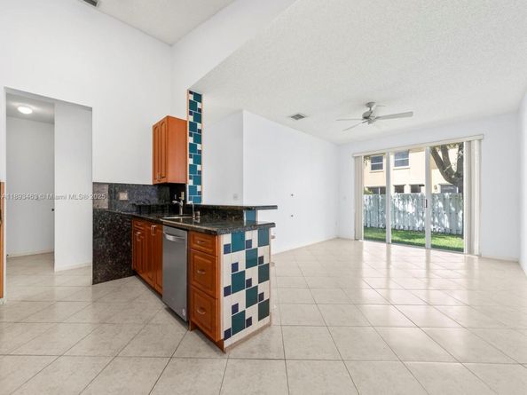 15181 NW 6th Ct, Pembroke Pines FL 33028