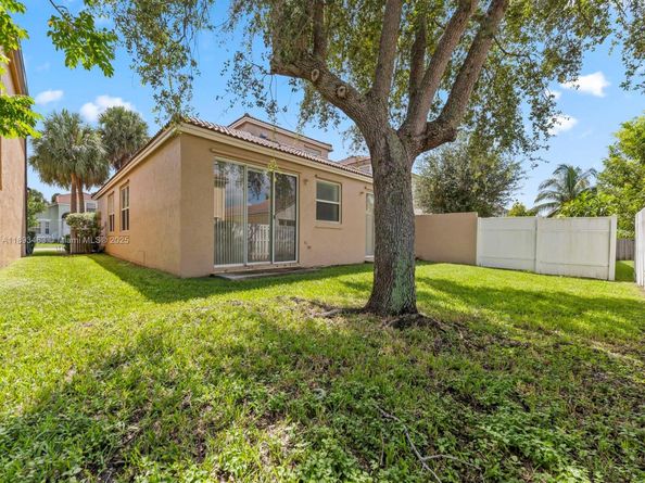 15181 NW 6th Ct, Pembroke Pines FL 33028