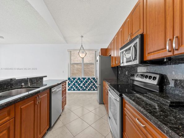 15181 NW 6th Ct, Pembroke Pines FL 33028
