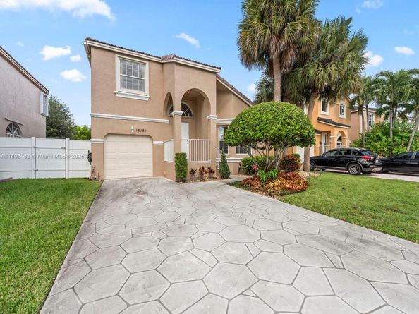 15181 NW 6th Ct, Pembroke Pines FL 33028