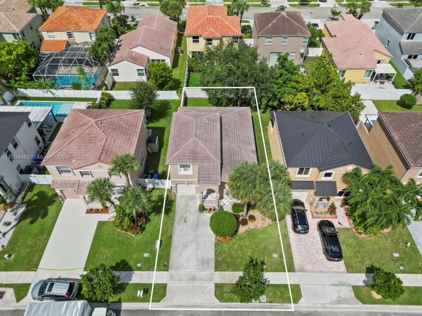 15181 NW 6th Ct, Pembroke Pines FL 33028
