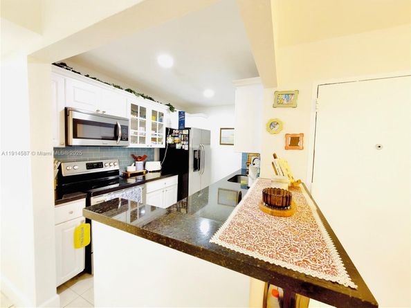 10373 N Kendall Dr H6, Miami FL 33176