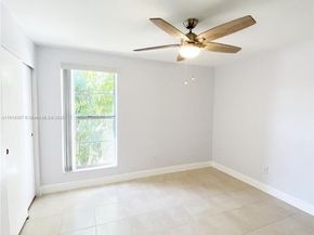 10373 N Kendall Dr H6, Miami FL 33176