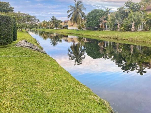 10373 N Kendall Dr H6, Miami FL 33176