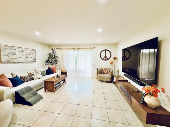 10373 N Kendall Dr H6, Miami FL 33176