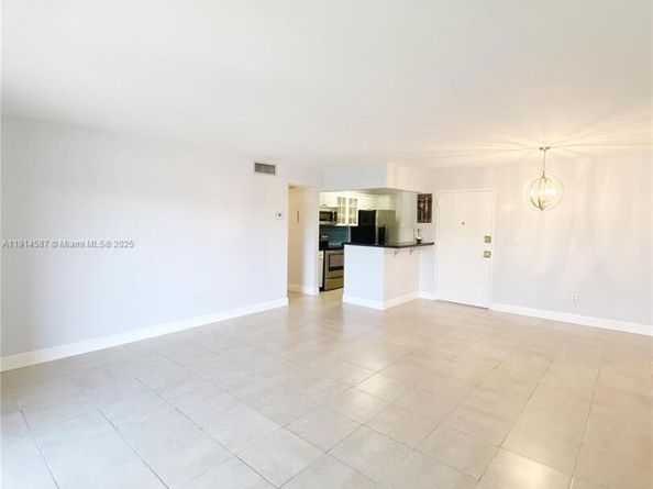 10373 N Kendall Dr H6, Miami FL 33176