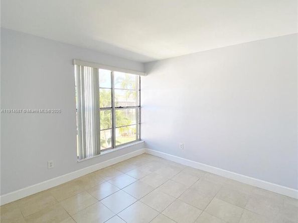 10373 N Kendall Dr H6, Miami FL 33176