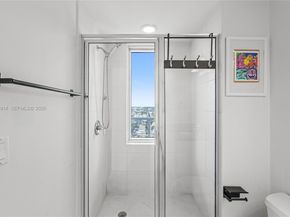 185 SW 7th St 2702, Miami FL 33130