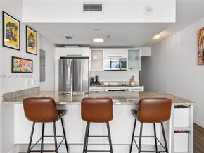 185 SW 7th St 2702, Miami FL 33130