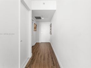 185 SW 7th St 2702, Miami FL 33130