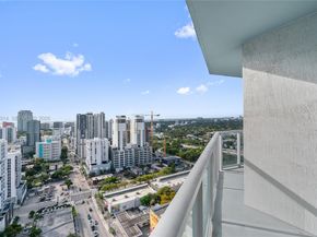 185 SW 7th St 2702, Miami FL 33130