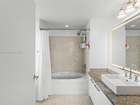 185 SW 7th St 2702, Miami FL 33130