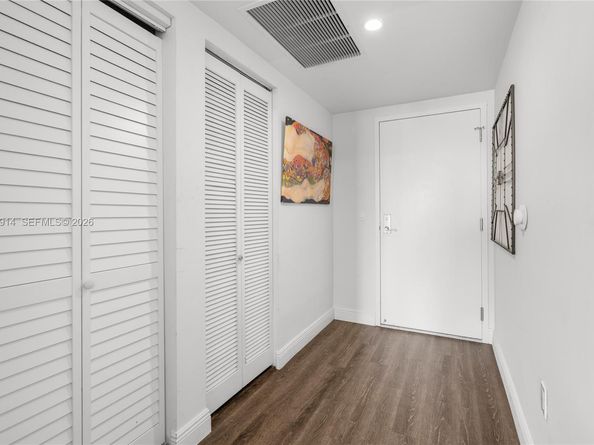 185 SW 7th St 2702, Miami FL 33130